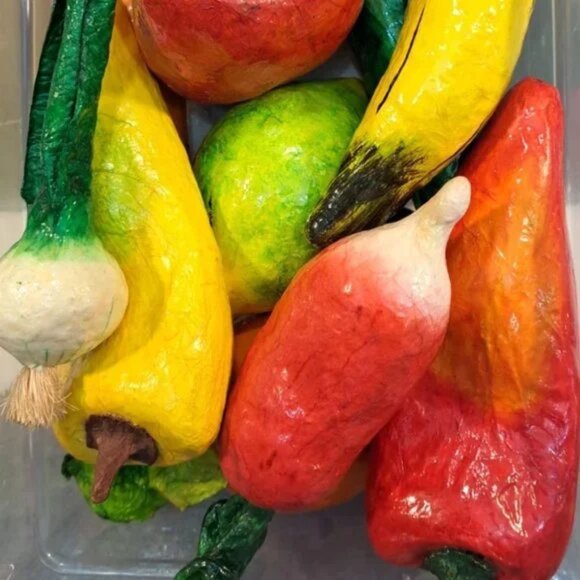 13 Piece Vintage Handcrafted Realistic Life Size Paper Mache Fruit & Vegetables - Picture 9 of 11